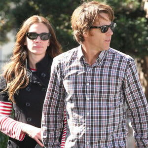 Julia Roberts et son mari Daniel Moder vont déjeuner au restaurant à Santa Monica, le 16 février 2013.