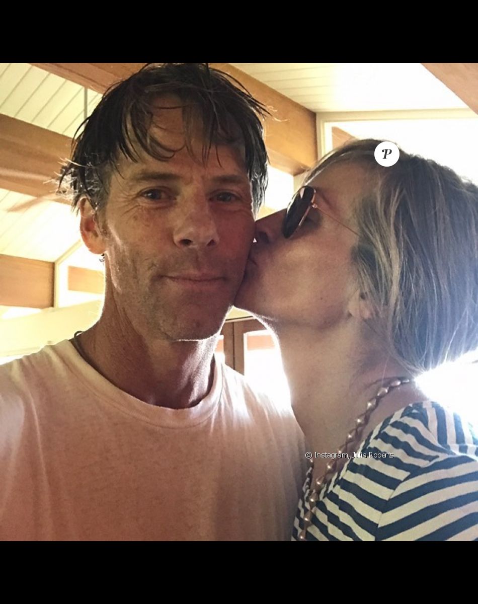 Julia Roberts et son mari Danny Moder fêtent leurs noces de cretonne, correspondant à 19 ans de mariage.