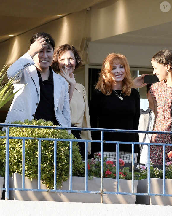 Mylène Farmer, Maggie Gyllenhaal, Mati Diop et Song Kang-ho depuis l'hôtel Martinez, à Cannes, le 5 juillet 2021