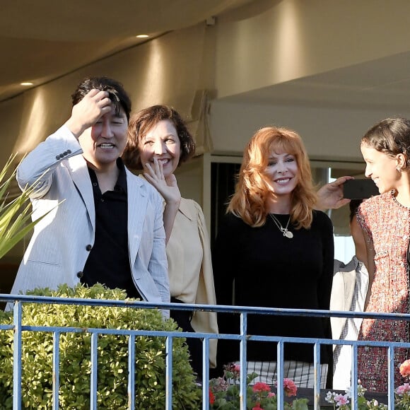 Mylène Farmer, Maggie Gyllenhaal, Mati Diop et Song Kang-ho depuis l'hôtel Martinez, à Cannes, le 5 juillet 2021
