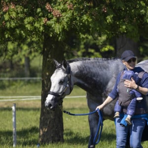 Zara Tindall et son bébé Lucas assistent au "Houghton Hall Horse Trials" à Kings Lynn. Le 29 mai 2021