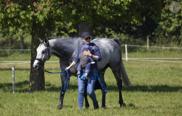 Zara Tindall et son bébé Lucas assistent au "Houghton Hall Horse Trials" à Kings Lynn. Le 29 mai 2021