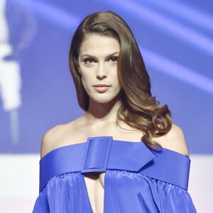 Iris Mittenaere - Défilé de mode Haute-Couture printemps-été "Jean Paul Gaultier" à Paris.