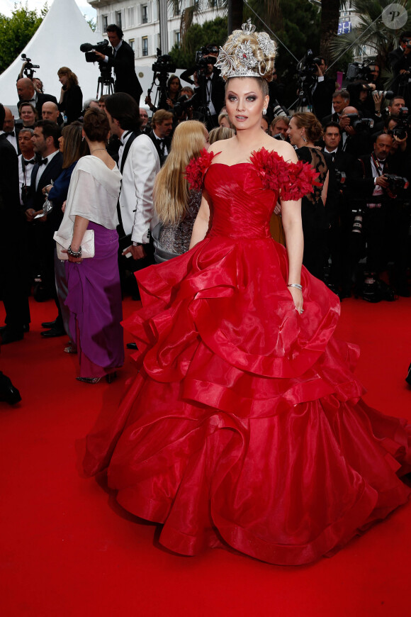Elena Lenina - Montée des marches du film "Grace de Monaco" pour l'ouverture du 67e Festival du film de Cannes. Le 14 mai 2014.