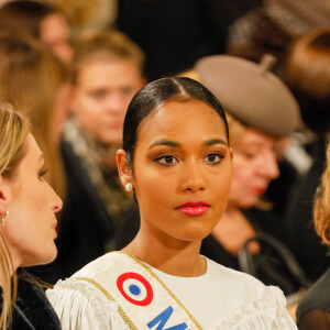 Clémence Botino, Miss France 2020 au défilé de mode Haute-Couture printemps-été 2020 "La Métamorphose" à Paris. Le 21 janvier 2020 
