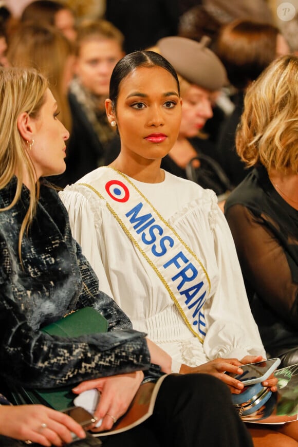 Clémence Botino, Miss France 2020 au défilé de mode Haute-Couture printemps-été 2020 "La Métamorphose" à Paris. Le 21 janvier 2020 