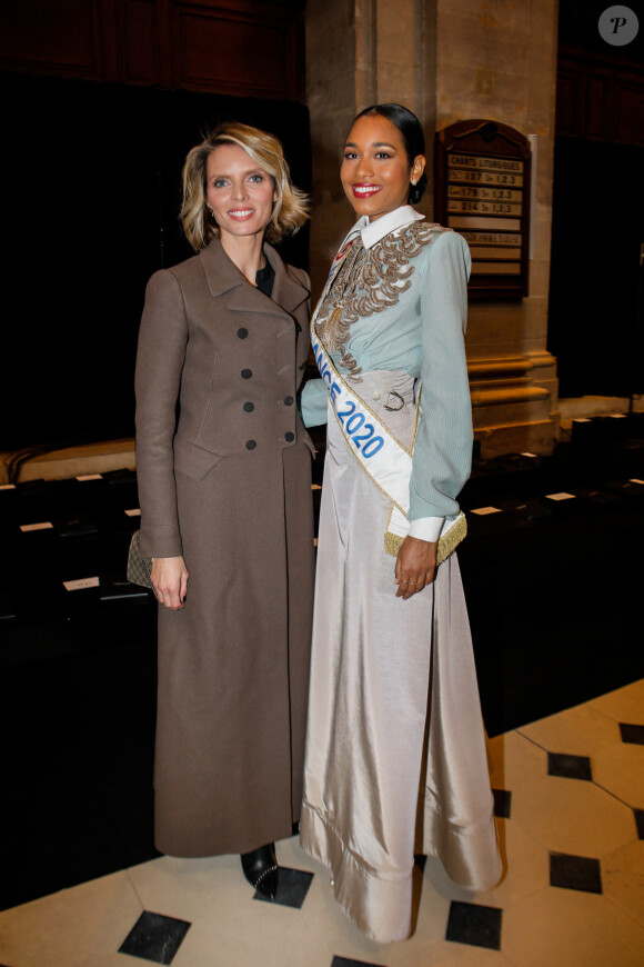 Sylvie Tellier et Clémence Botino, Miss France 2020 au défilé de mode Haute-Couture printemps-été 2020 "Julien Fournié" à Paris. Le 21 janvier 2020