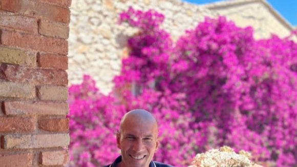 Zinédine Zidane à Ibiza : torse nu pour une virée en mer, avec ses fils et son bichon