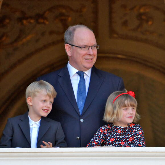 Le prince Albert II de Monaco et ses enfants, le prince héréditaire Jacques et la princesse Gabriella ont assisté, depuis le balcon du Palais, à la célébration de la Fête Dieu, le 3 juin 2021.© Bruno Bebert / Bestimage