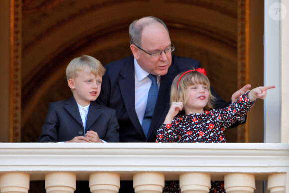 Le prince Albert II de Monaco et ses enfants, le prince héréditaire Jacques et la princesse Gabriella ont assisté, depuis le balcon du Palais, à la célébration de la Fête Dieu, le 3 juin 2021. © Bruno Bebert / Bestimage