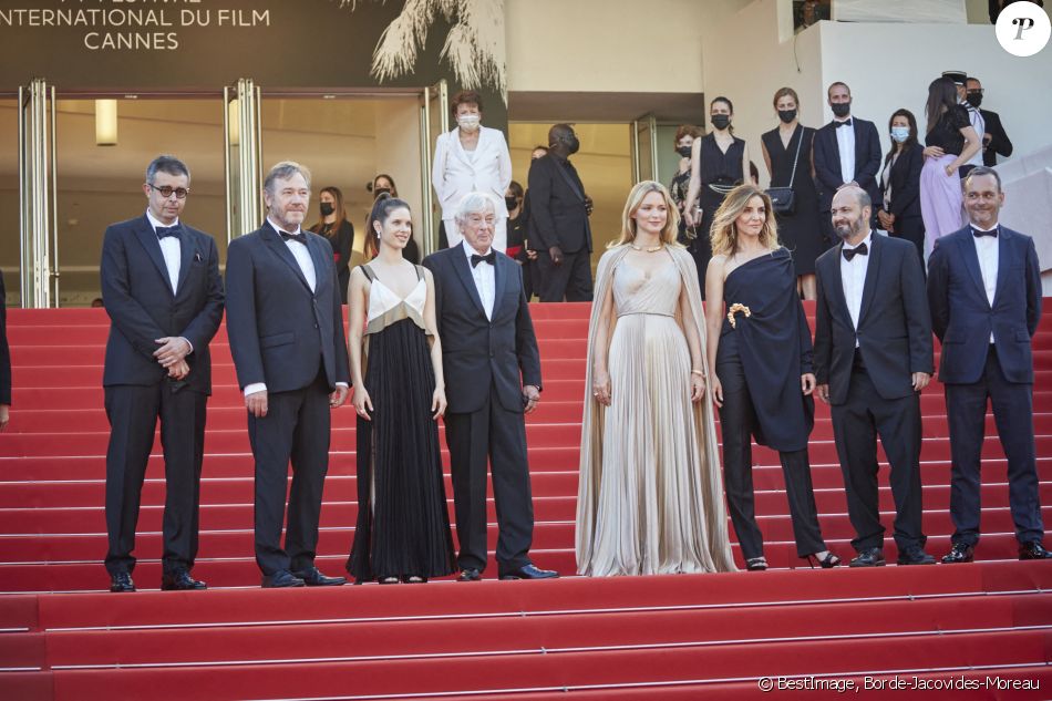 Saïd Ben Saïd, Olivier Rabourdin, Daphné Patakia, Paul Verhoeven, Virginie Efira, Clotilde Courau, David Birke, Michel Merkt - Montée des marches du film " Benedetta " lors du 74ème Festival International du Film de Cannes. Le 9 juillet 2021 © Borde-Jacovides-Moreau / Bestimage