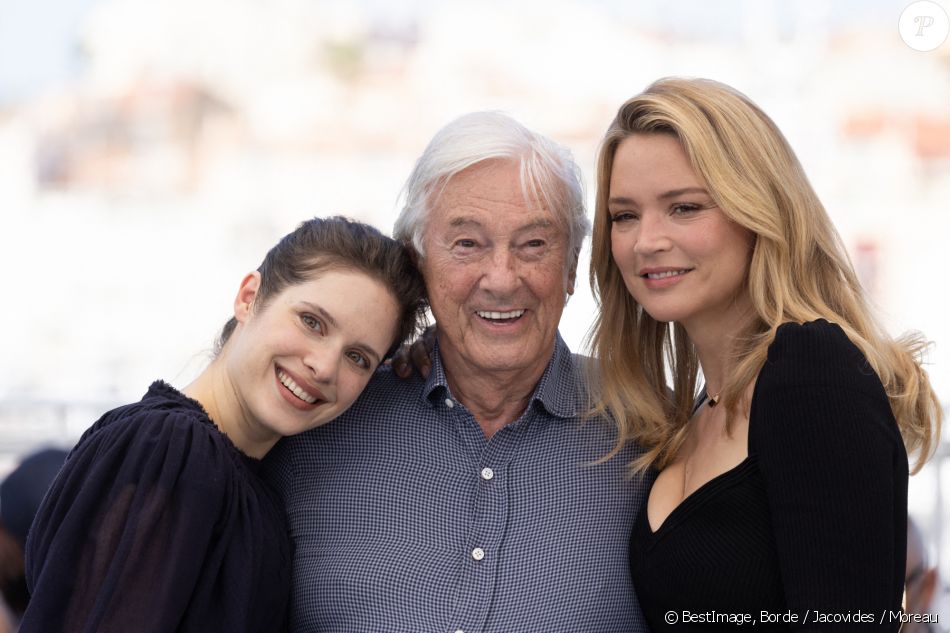 Daphné Patakia, Paul Verhoeven (réalisateur), Virginie Efira au photocall du film Benedetta lors du 74ème festival international du film de Cannes le 10 juillet 2021 © Borde / Jacovides / Moreau / Bestimage