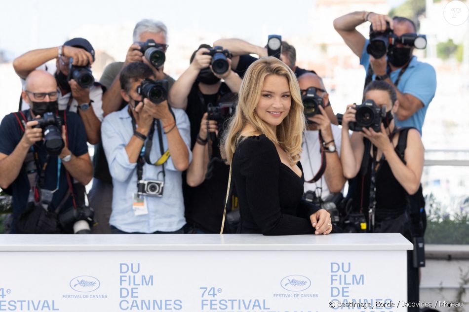 Virginie Efira au photocall du film Benedetta lors du 74ème festival international du film de Cannes le 10 juillet 2021 © Borde / Jacovides / Moreau / Bestimage