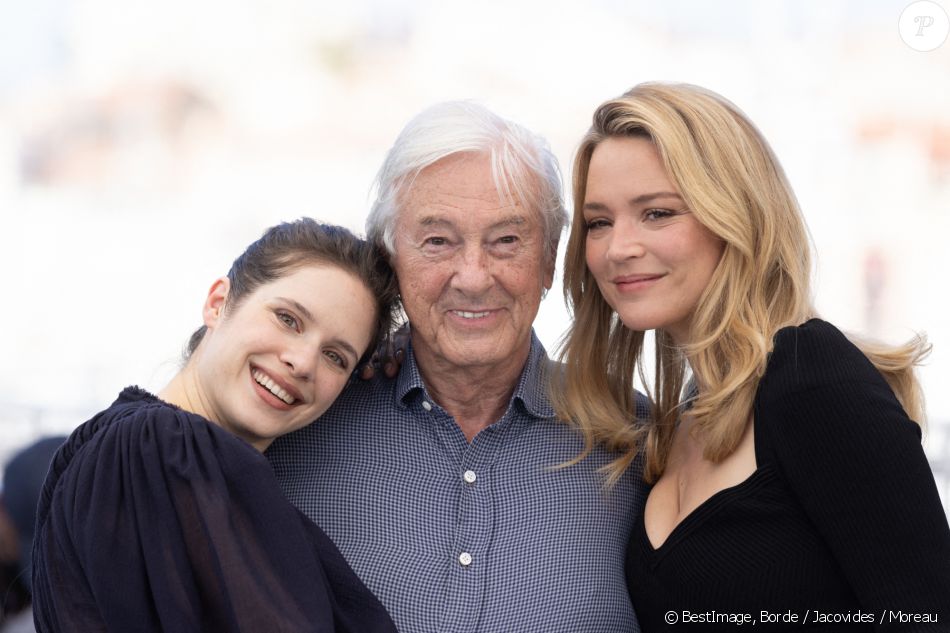 Daphné Patakia, Paul Verhoeven (réalisateur), Virginie Efira au photocall du film Benedetta lors du 74ème festival international du film de Cannes le 10 juillet 2021 © Borde / Jacovides / Moreau / Bestimage