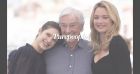 Festival de Cannes 2021 : Virginie Efira irrésistible en petite robe noire, dans les bras de Paul Verhoeven