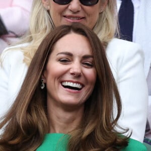 Kate Middleton, duchesse de Cambridge, et son mari le prince William, duc de Cambridge, assistent à la finale simple dames de Wimbledon opposant l'Australienne Ashleigh Barty à la Tchèque Karolína Plíšková. Londres, le 10 juillet 2021.