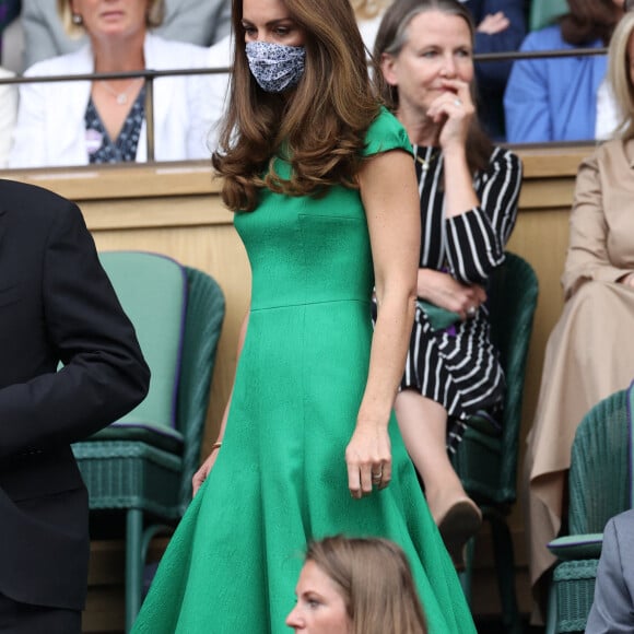 Kate Middleton, duchesse de Cambridge, et son mari le prince William, duc de Cambridge, assistent à la finale simple dames de Wimbledon opposant l'Australienne Ashleigh Barty à la Tchèque Karolína Plíšková. Londres, le 10 juillet 2021.