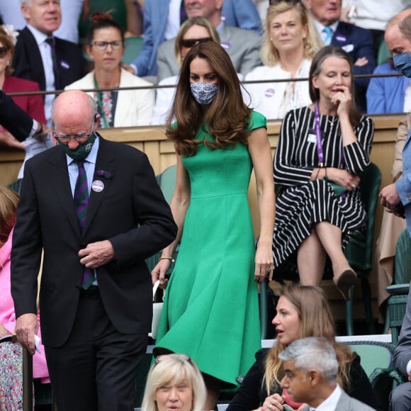 Kate Middleton, duchesse de Cambridge, et son mari le prince William, duc de Cambridge, assistent à la finale simple dames de Wimbledon opposant l'Australienne Ashleigh Barty à la Tchèque Karolína Plíšková. Londres, le 10 juillet 2021.