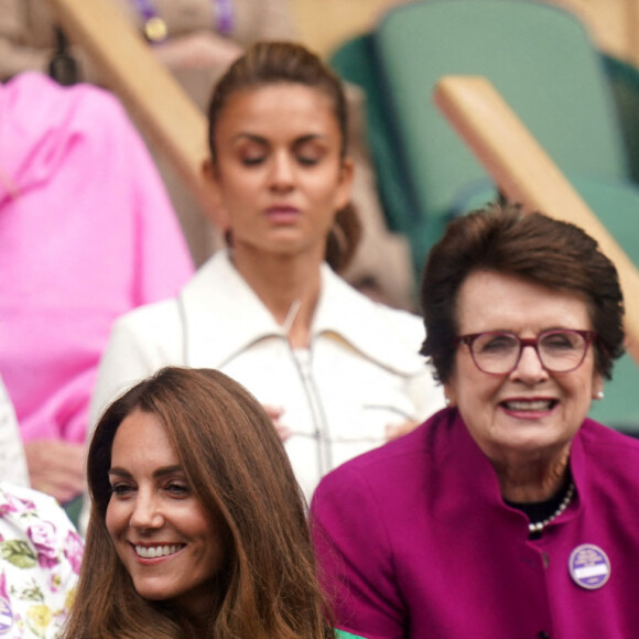 Kate Middleton, duchesse de Cambridge, et son mari le prince William, duc de Cambridge, assistent à la finale simple dames de Wimbledon opposant l'Australienne Ashleigh Barty à la Tchèque Karolína Plíšková. Londres, le 10 juillet 2021.