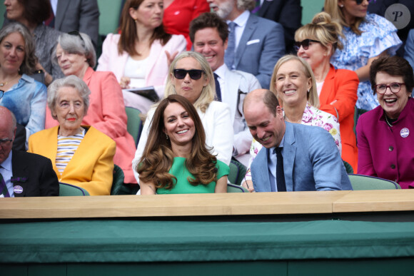Le prince William, duc de Cambridge, Catherine Kate Middleton, duchesse de Cambridge, Martina Navratilova, Billie Jean King assistent à la finale Dames au tournoi de Wimbledon.