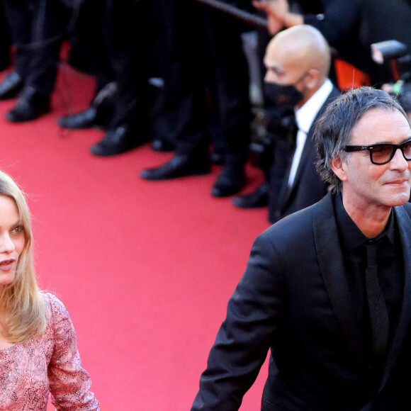 Vanessa Paradis, Samuel Benchetrit (réalisateur) - Montée des marches du film " De son vivant " lors du 74ème Festival International du Film de Cannes. Le 10 juillet 2021 © Borde-Jacovides-Moreau / Bestimage 