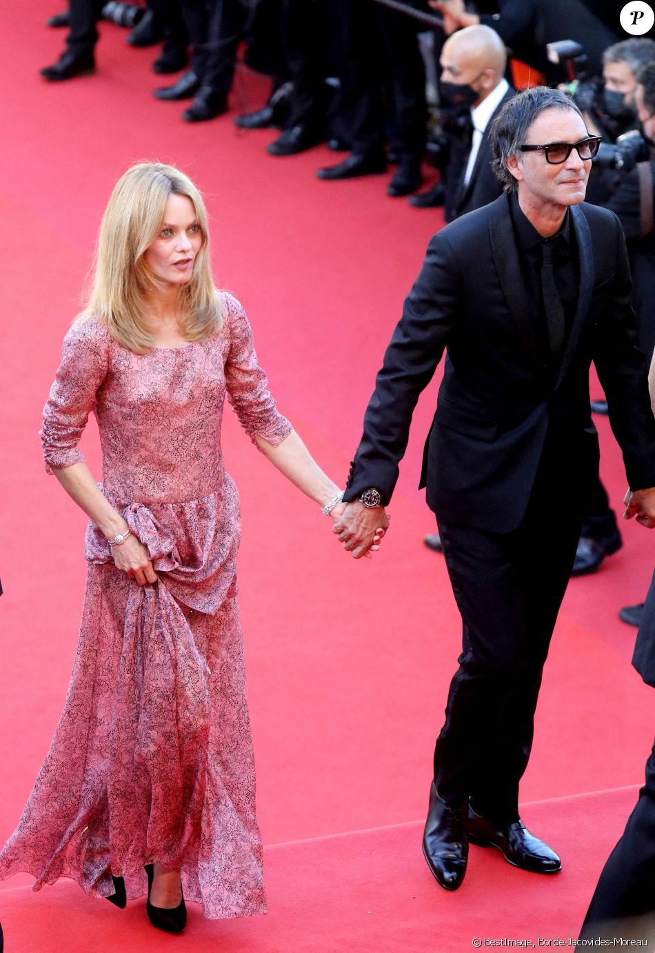 Vanessa Paradis, Samuel Benchetrit (réalisateur) - Montée des marches du film " De son vivant " lors du 74ème Festival International du Film de Cannes. Le 10 juillet 2021 © Borde-Jacovides-Moreau / Bestimage