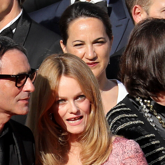 Vanessa Paradis, Samuel Benchetrit (réalisateur) - Montée des marches du film " De son vivant " lors du 74ème Festival International du Film de Cannes. Le 10 juillet 2021 © Borde-Jacovides-Moreau / Bestimage 