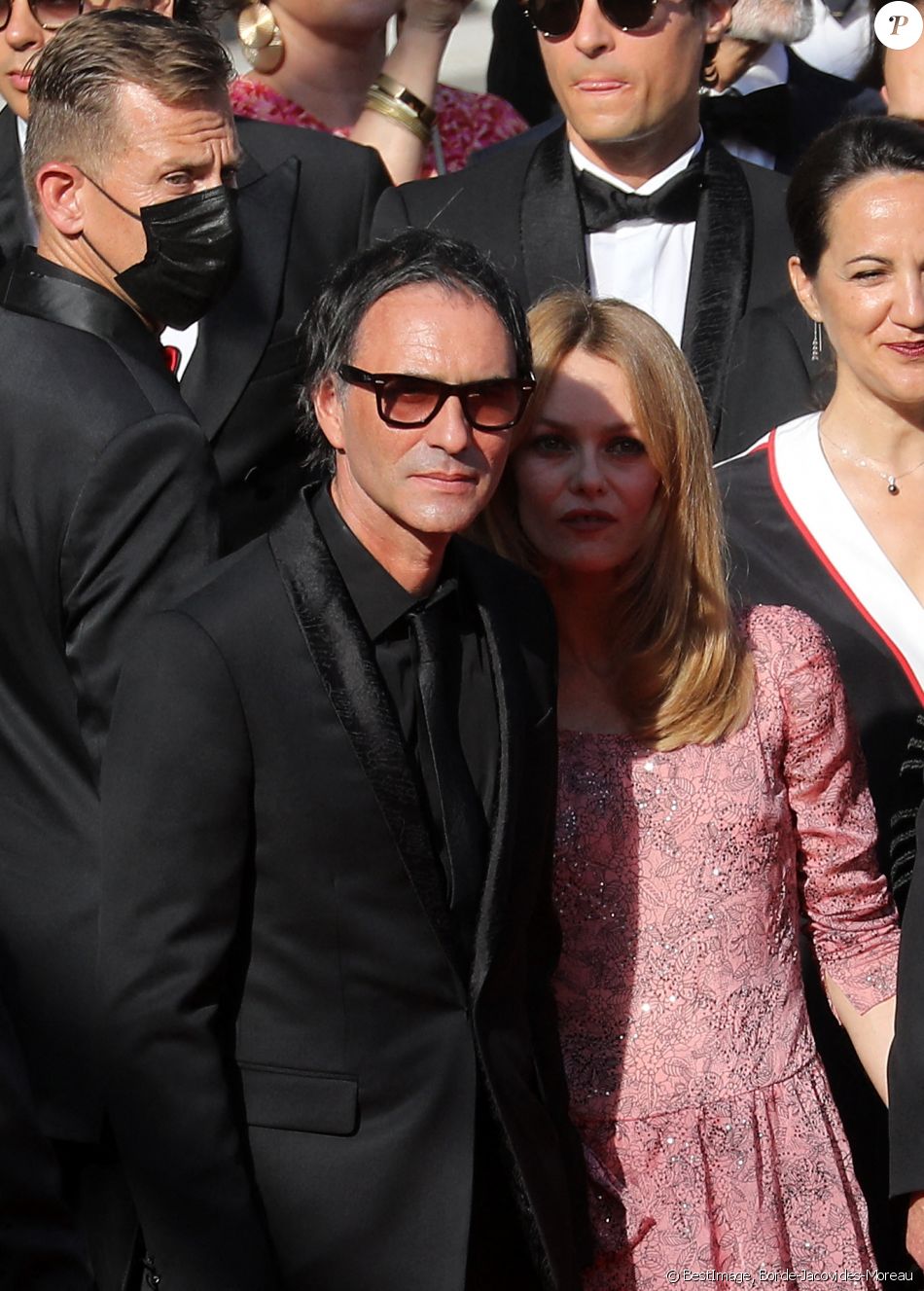 Vanessa Paradis, Samuel Benchetrit (réalisateur) - Montée des marches du film " De son vivant " lors du 74ème Festival International du Film de Cannes. Le 10 juillet 2021 © Borde-Jacovides-Moreau / Bestimage