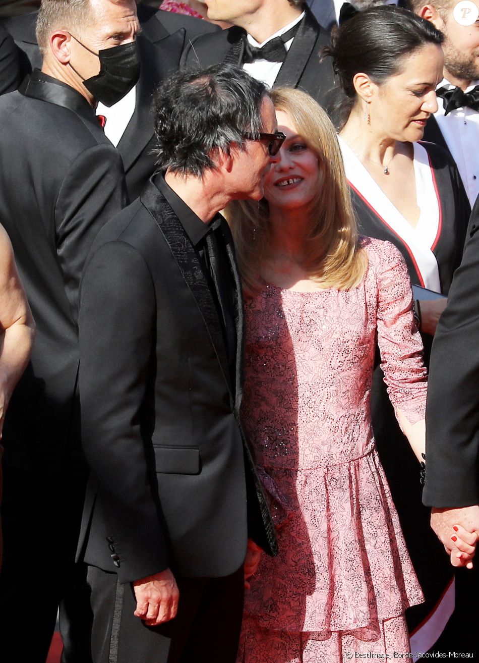 Vanessa Paradis, Samuel Benchetrit (réalisateur) - Montée des marches du film " De son vivant " lors du 74ème Festival International du Film de Cannes. Le 10 juillet 2021 © Borde-Jacovides-Moreau / Bestimage