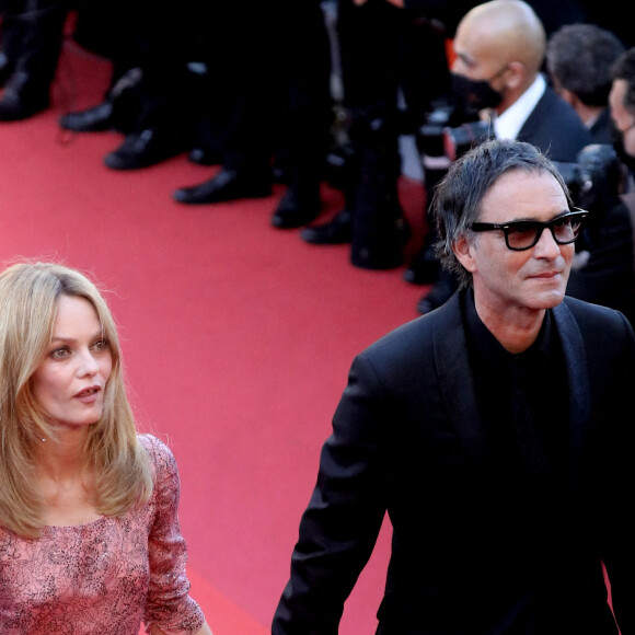 Vanessa Paradis, Samuel Benchetrit (réalisateur) - Montée des marches du film " De son vivant " lors du 74ème Festival International du Film de Cannes. Le 10 juillet 2021 © Borde-Jacovides-Moreau / Bestimage 