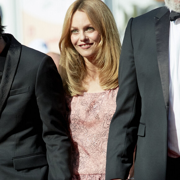 Vanessa Paradis - Montée des marches du film " De son vivant " lors du 74ème Festival International du Film de Cannes. Le 10 juillet 2021 © Borde-Jacovides-Moreau / Bestimage 