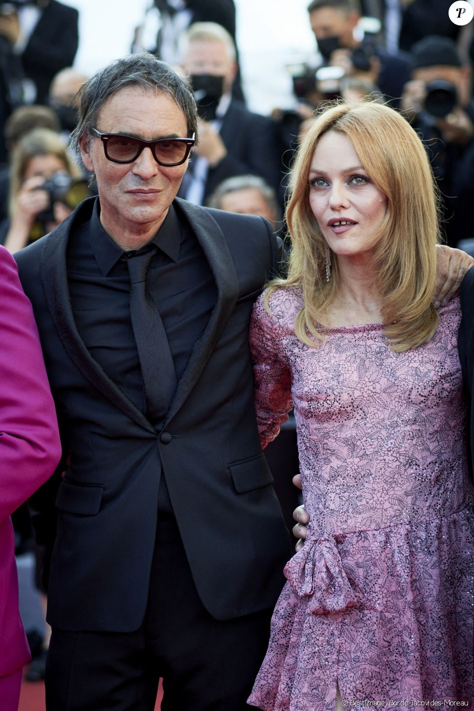 Vanessa Paradis, Samuel Benchetrit - Montée des marches du film " De son vivant " lors du 74ème Festival International du Film de Cannes. Le 10 juillet 2021 © Borde-Jacovides-Moreau / Bestimage