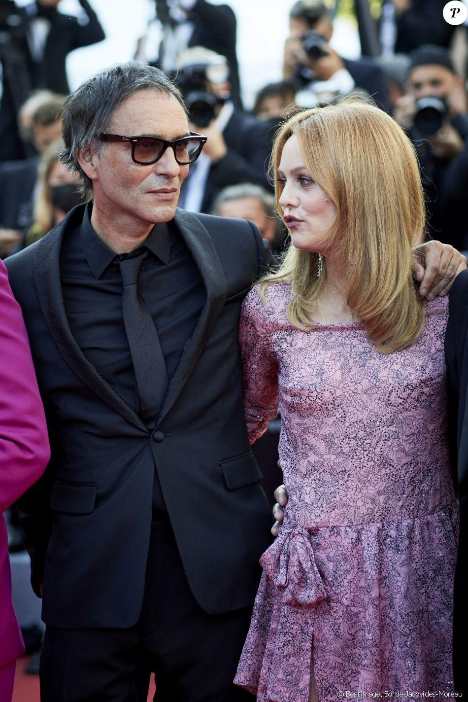 Vanessa Paradis, Samuel Benchetrit - Montée des marches du film " De son vivant " lors du 74ème Festival International du Film de Cannes. Le 10 juillet 2021 © Borde-Jacovides-Moreau / Bestimage
