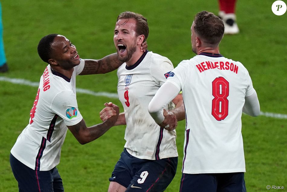 Raheem Sterling, Harry Kane et Jordan Henderson lors de la demi-finale de l'Euro 2020 opposant l'Angleterre au Danemark, au stade de Wembley à Londres, le 7 juillet 2021.
