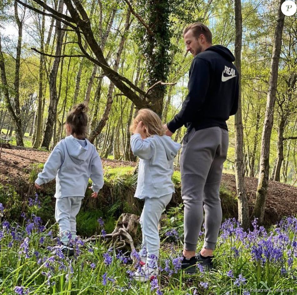 Harry Kane et ses filles Ivy et Vivienne. Mai 2021.