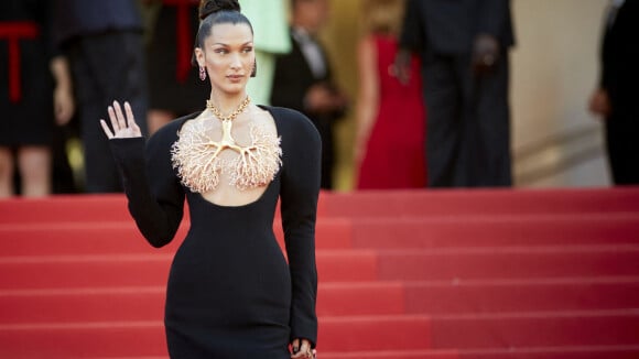 Cannes 2021 : Bella Hadid poitrine à l'air, un bijou somptueux