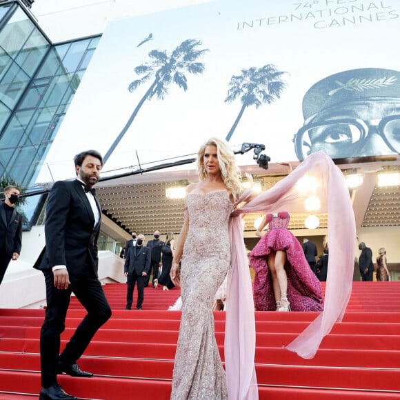Victoria Silvstedt - Montée des marches du film " Three Floors / Tre Piani" lors du 74ème Festival International du Film de Cannes. Le 11 juillet 2021 © Borde-Jacovides-Moreau / Bestimage 