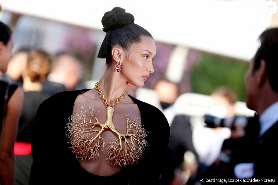 Bella Hadid - Montée des marches du film " Three Floors / Tre Piani" lors du 74ème Festival International du Film de Cannes. Le 11 juillet 2021 © Borde-Jacovides-Moreau / Bestimage