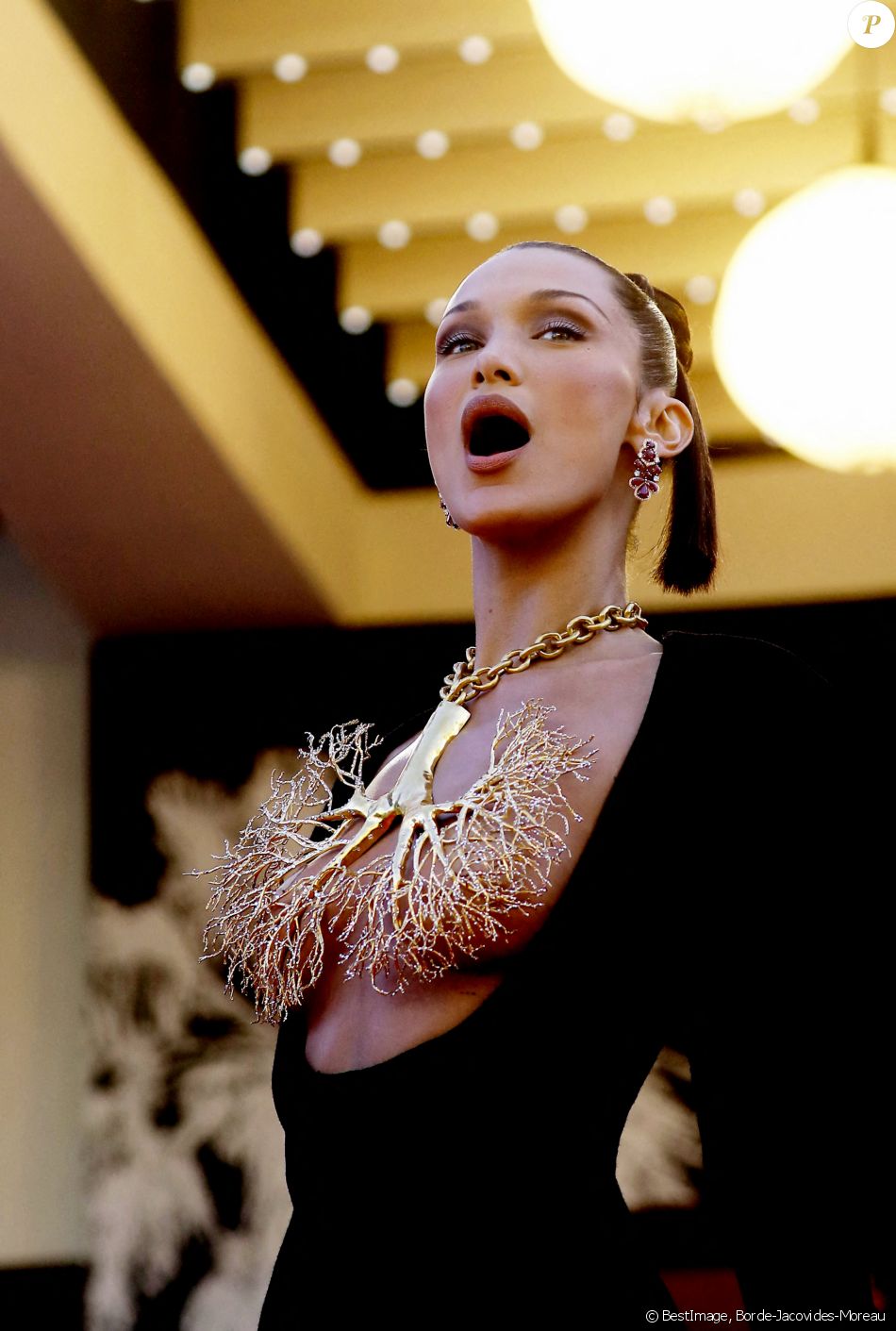 Bella Hadid - Montée des marches du film " Three Floors / Tre Piani" lors du 74ème Festival International du Film de Cannes. Le 11 juillet 2021 © Borde-Jacovides-Moreau / Bestimage