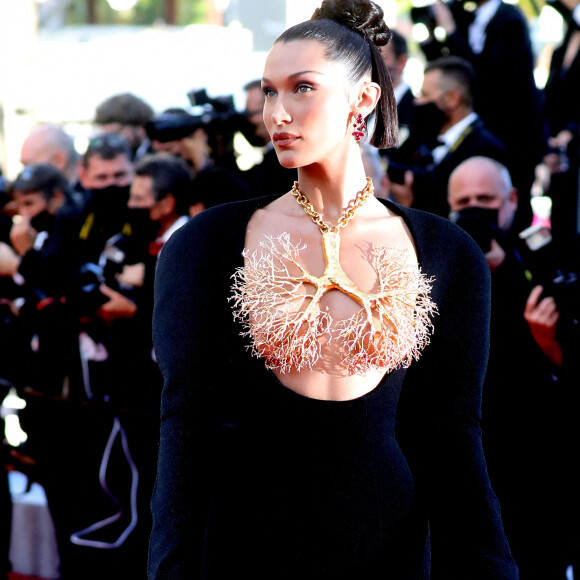Bella Hadid - Montée des marches du film " Three Floors / Tre Piani" lors du 74ème Festival International du Film de Cannes. Le 11 juillet 2021 © Borde-Jacovides-Moreau / Bestimage 
