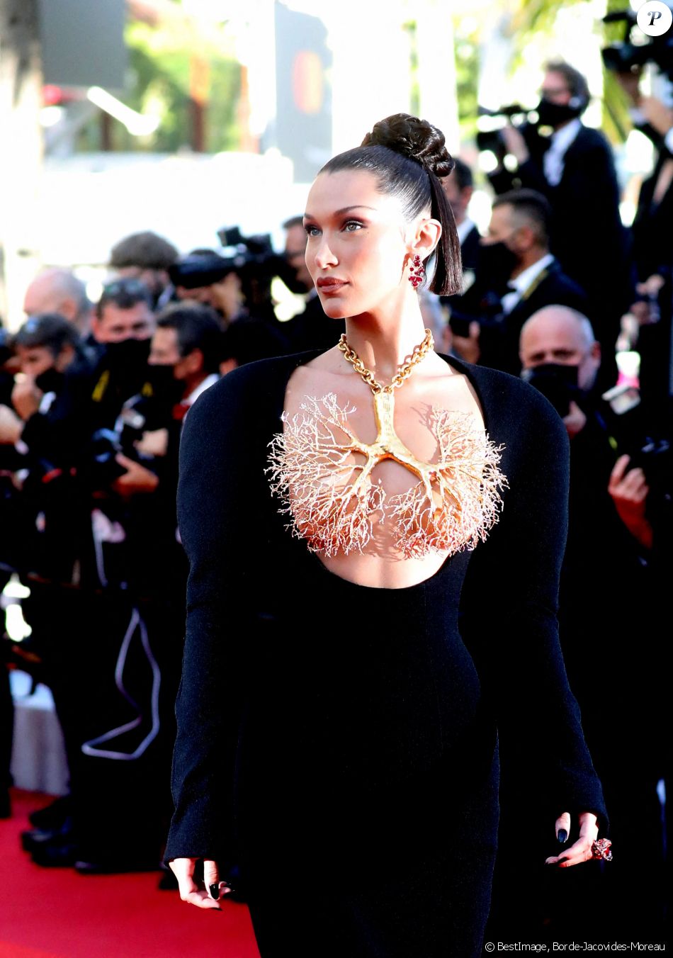 Bella Hadid - Montée des marches du film " Three Floors / Tre Piani" lors du 74ème Festival International du Film de Cannes. Le 11 juillet 2021 © Borde-Jacovides-Moreau / Bestimage