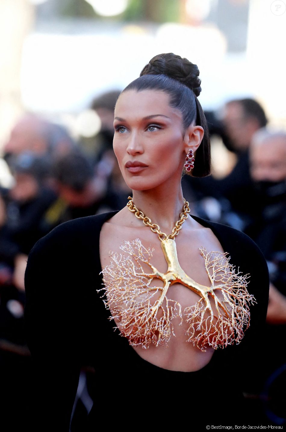 Bella Hadid - Montée des marches du film " Three Floors / Tre Piani" lors du 74ème Festival International du Film de Cannes. Le 11 juillet 2021 © Borde-Jacovides-Moreau / Bestimage
