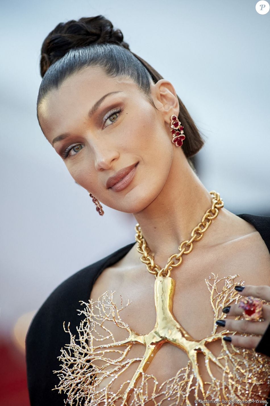 Bella Hadid - Montée des marches du film " Three Floors / Tre Piani" lors du 74ème Festival International du Film de Cannes. Le 11 juillet 2021 © Borde-Jacovides-Moreau / Bestimage
