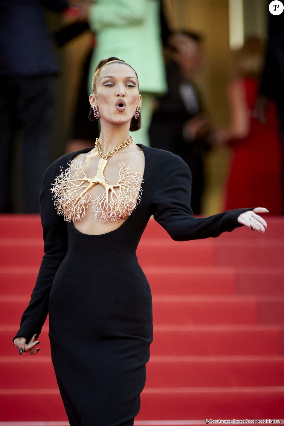 Bella Hadid - Montée des marches du film " Three Floors / Tre Piani" lors du 74ème Festival International du Film de Cannes. Le 11 juillet 2021 © Borde-Jacovides-Moreau / Bestimage