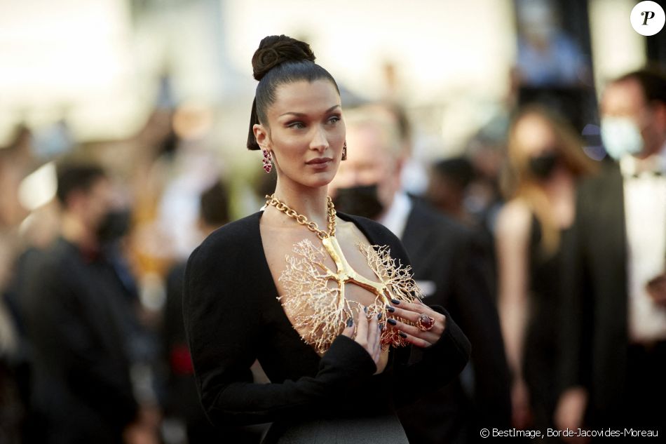 Bella Hadid - Montée des marches du film " Three Floors / Tre Piani" lors du 74ème Festival International du Film de Cannes. Le 11 juillet 2021 © Borde-Jacovides-Moreau / Bestimage