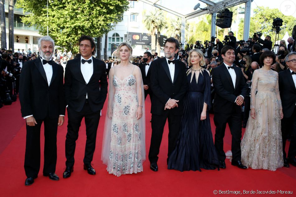 Domenico Procacci, Adriano Giannini, Margherita Buy, Nanni Moretti, Alba Rohrwacher, Riccardo Scamarcio, Elena Lietti, Paolo Del Brocco - Montée des marches du film " Three Floors / Tre Piani" lors du 74ème Festival International du Film de Cannes. Le 11 juillet 2021 © Borde-Jacovides-Moreau / Bestimage