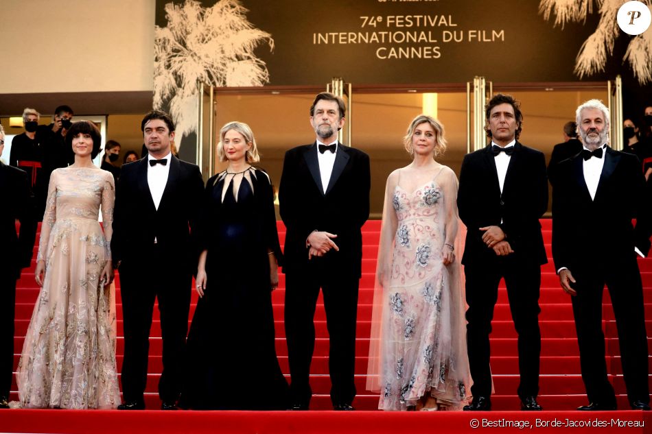 Elena Lietti, Riccardo Scamarcio, Alba Rohrwacher, Nanni Moretti, Margherita Buy, Adriano Giannini, Domenico Procacci - Montée des marches du film " Three Floors / Tre Piani" lors du 74ème Festival International du Film de Cannes. Le 11 juillet 2021 © Borde-Jacovides-Moreau / Bestimage