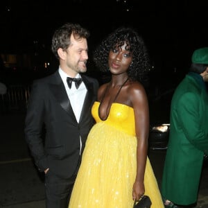 Joshua Jackson et sa femme Jodie Turner-Smith (enceinte) - Arrivées et sorties au club Annabels après la soirée "The British Vogue And Tiffany & Co. Fashion And Film Party" à Londres. Le 2 février 2020 