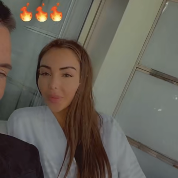 Nabilla est en lune de miel avec son mari Thomas Vergara à Ibiza, mais son fils Milann lui manque.