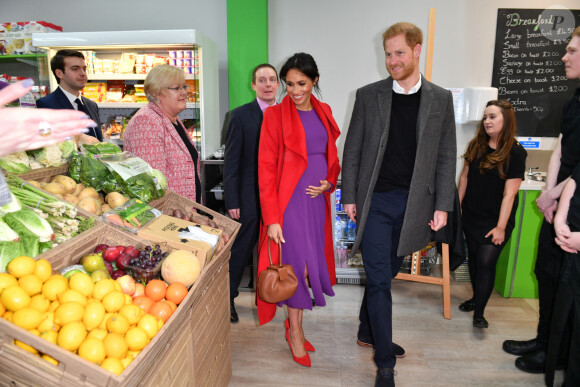 Le duc et la duchesse de Sussex lors de l'inauguration du supermarché communautaire "Feeding Birkenhead" à Birkenhead, le 14 janvier 2019